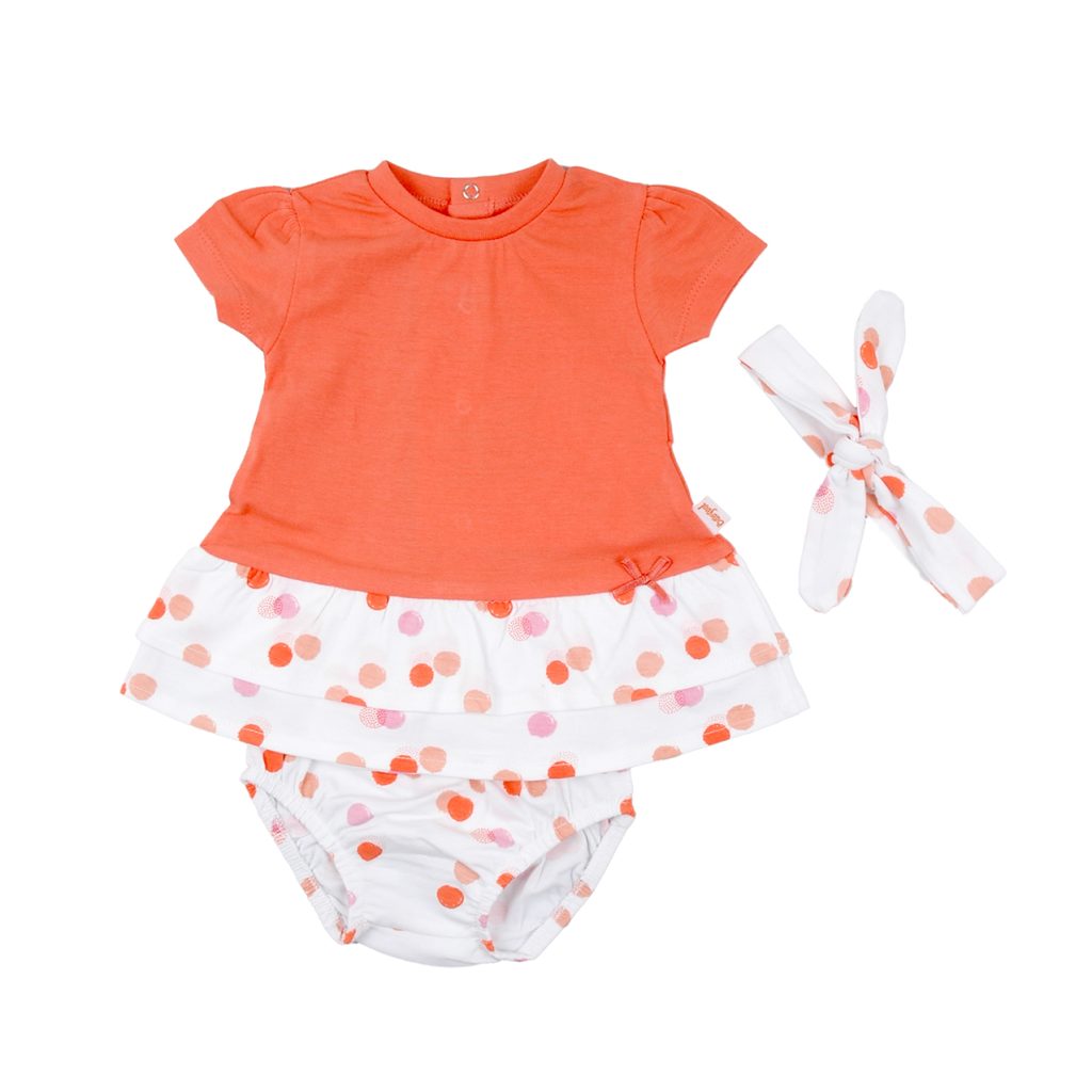 Grâce à sa composition en coton de haute qualité, cet Ensemble Bébé Fille Robe Bandeau Culotte BABYBOL garantit à votre bébé fille une sensation de douceur et de confort tout au long de la journée. Son design moderne et charmant en fait une tenue parfaite pour toutes les occasions.