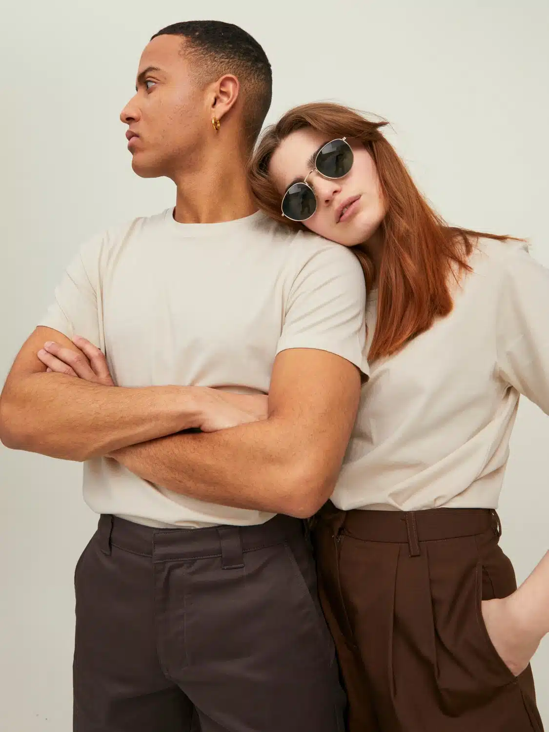 Découvrez le confort et le style du T-shirt homme oversize beige de Jack and Jones. Fabriqué à partir de coton biologique, ce T-shirt offre non seulement une sensation de douceur, mais aussi une démarche respectueuse de l'environnement.