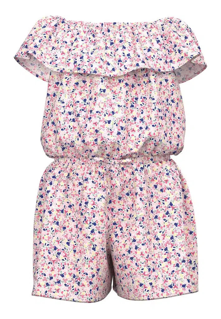 La combi-short rose imprimé fleurs incarne la fraîcheur et la légèreté des beaux jours. Confectionné avec du polyester recyclé, ce combi-short témoigne de l'engagement de Name It envers la durabilité et la réduction des déchets. Sa taille élastiquée et son détail nœud ajoutent une touche de charme et de confort à l'ensemble.