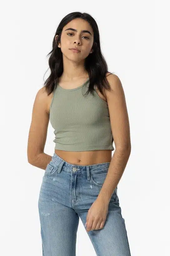 Ajoutez une touche de style tendance à la garde-robe de votre adolescente avec le Crop Top Kaki pour Fille 10-16 ans de chez Tiffosi.