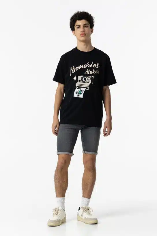 Découvrez le short en jean gris pour garçon de 12 ans à 18 ans de Tiffosi, composé à 98% de coton et 2% d'élasthanne. Confortable et tendance