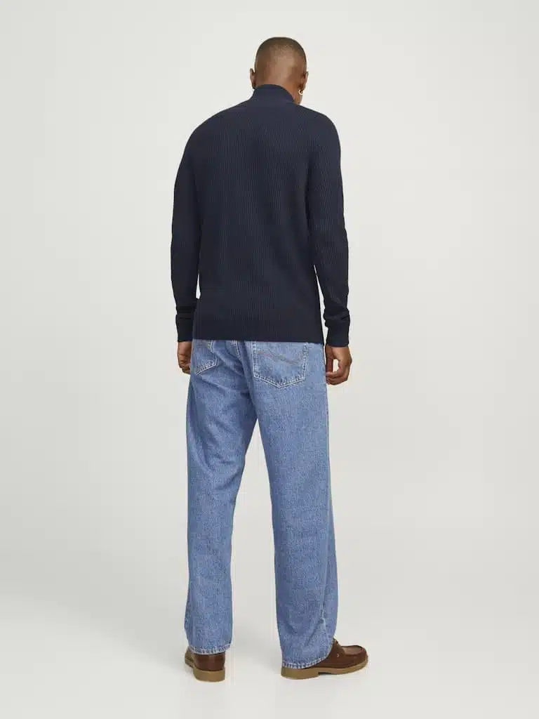 Pull Bleu Col Camionneur Jack & Jones : L'Élégance Hivernale au Masculin – Image 6
