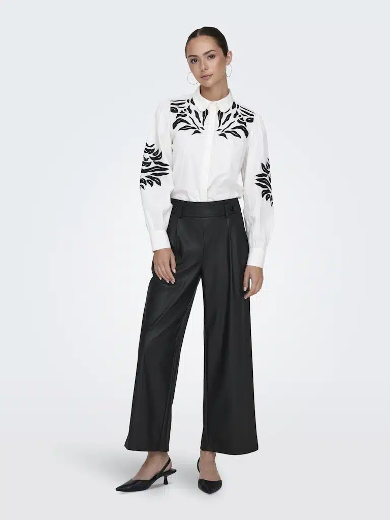 Pantalon noir coupé large simili cuir JDY femme POUR DES TENUES DE SOIR2E CHIC à avoir absolument dans votre dressing féminin