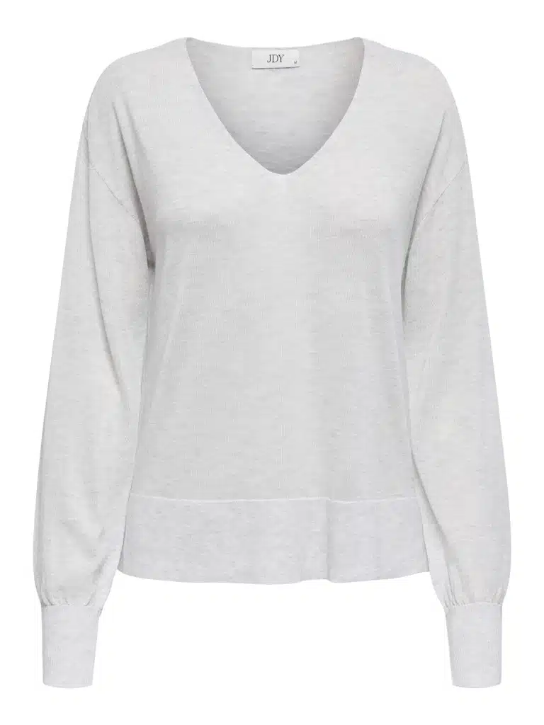 Le pull gris basique à col V JDY est l'incarnation même de l'élégance décontractée et de la polyvalence vestimentaire. Conçu pour la femme moderne qui recherche à la fois style et confort, ce pull s'intègre parfaitement dans toute garde-robe, du casual chic au look professionnel.