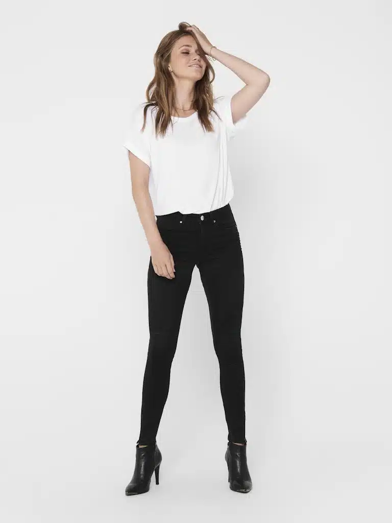 T-shirt blanc col rond femme ONLY, style confortable et polyvalent