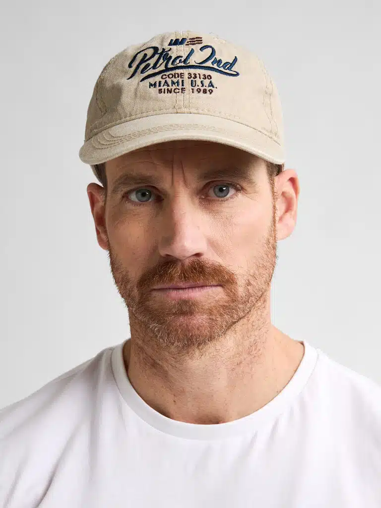 Casquette baseball beige délavée pour homme, modèle CAP820, 100% coton, style décontracté avec logo Petrol Industries.