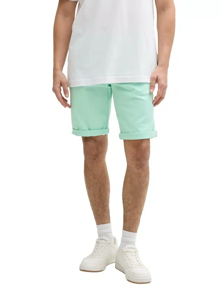 Short chino slim vert menthe vif pour homme, coupe ajustée, poches latérales inclinées, coton et élasthanne.