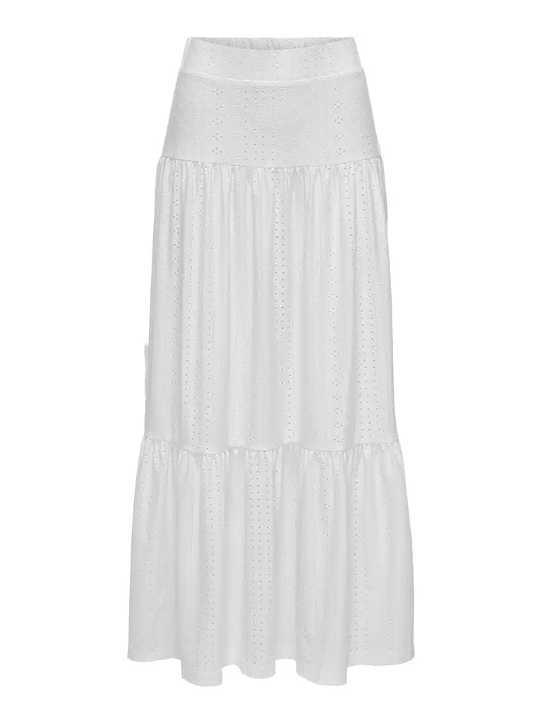 Jupe longue blanche style bohème pour femme, tissu ajouré, taille élastique confortable, doublure voile, JDY, du XS au XL, disponible chez Casual Senas.