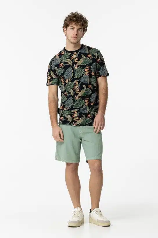 Short vert regular homme Tiffosi, mélange coton, tencel et chanvre, disponible en livraison rapide à Salon-de-Provence et retrait en boutique
