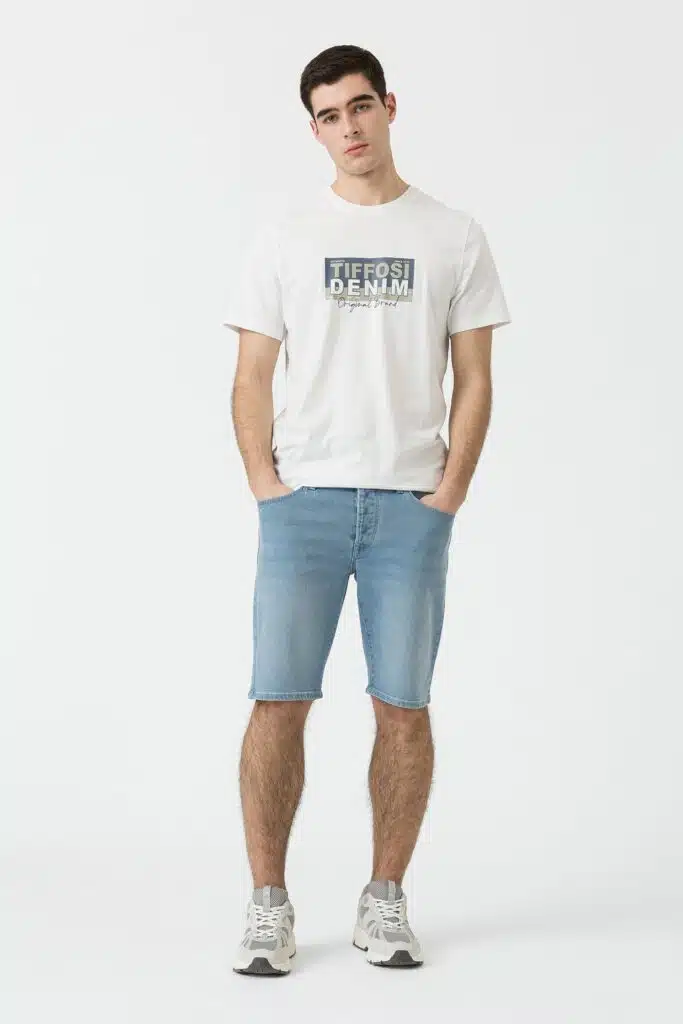 Short en jean bleu homme coupe slim Tiffosi, 5 poches, stretch, fermeture boutons, du S au XXL, collection TIFFOSI HOMME" />