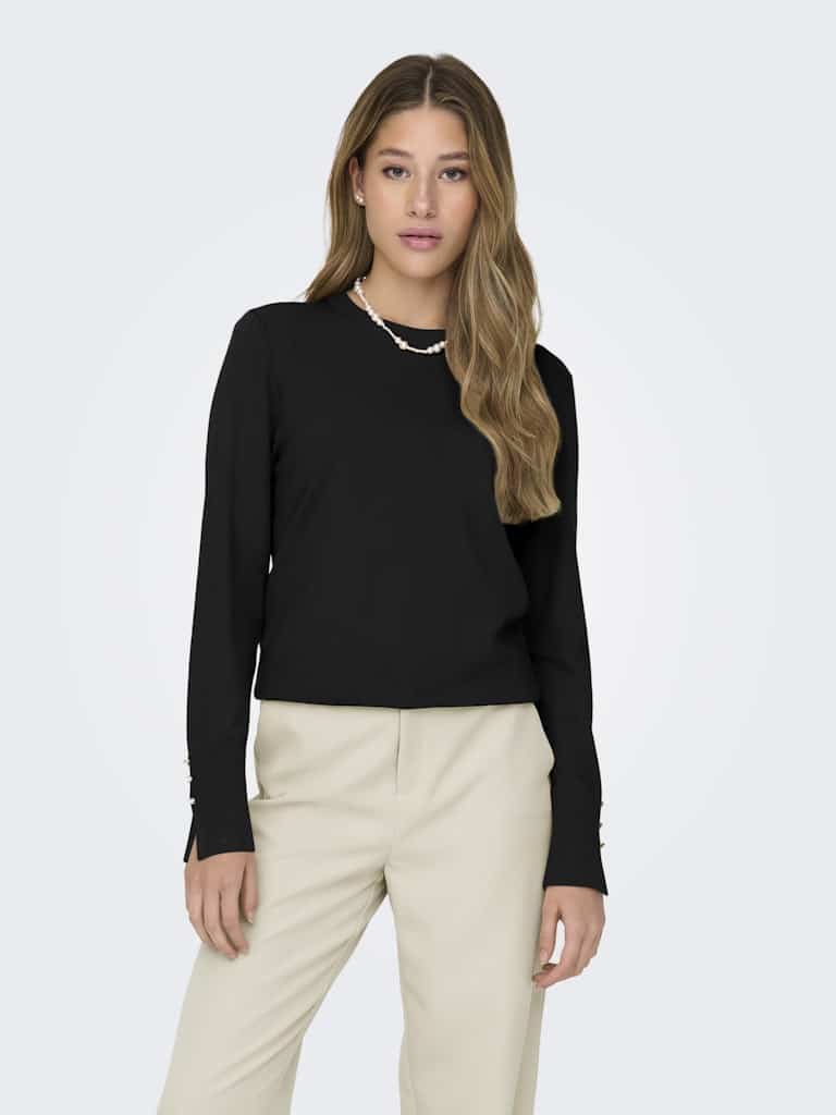 Découvrez le pull fin noir JDY  pour femme un basique chic et léger avec col rond