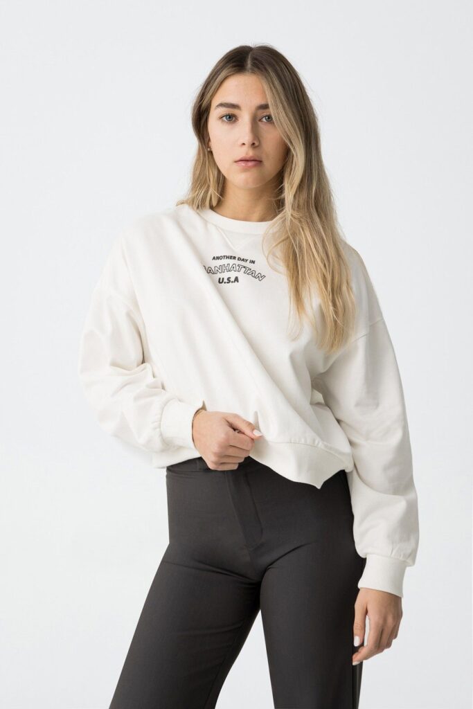 le sweat avec ou sans capuche le complément idéal pour les matins frais de la rentrée