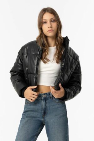 Doudoune noire sans capuche courte simili cuir Tiffosi ado fille - Automne Hiver 2025. Coupe large et courte avec élastique à la taille. 100 % polyuréthane. Disponible du S au M. Livraison rapide et retours gratuits.