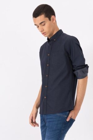 Chemise bleue manches longues ajustée avec petits pois blancs Tiffosi homme - Automne Hiver 2025. Fermeture à boutons, poche poitrine, 100% coton. Disponible du S au XXL chez Casual Senas. Livraison rapide et retours gratuits