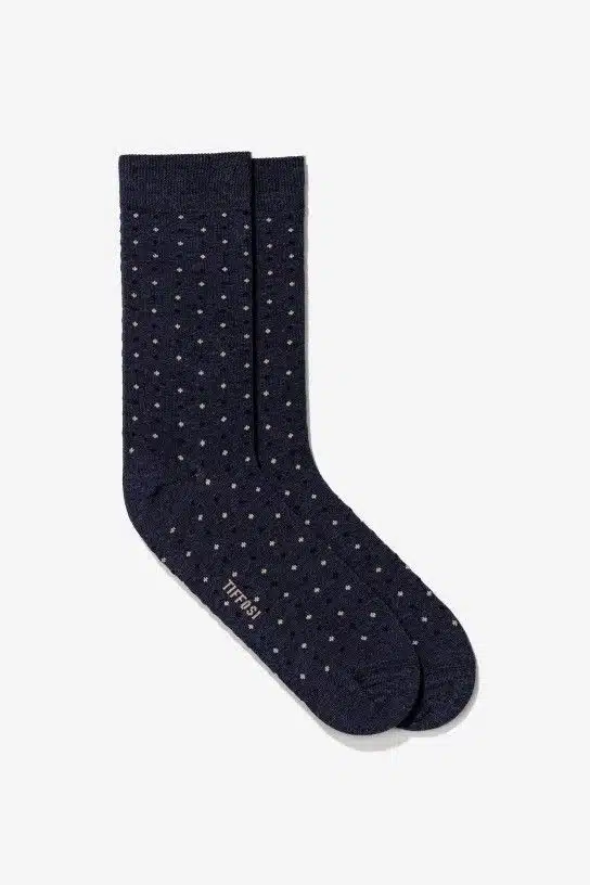 Paire de chaussettes hautes bleues à petits pois Tiffosi homme tailles 40-44, douces et résistantes. Composition 80% coton, 18% polyester, 2% élasthanne. Confortables et tendance