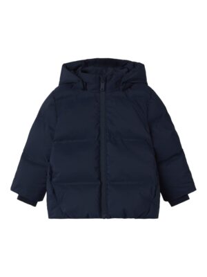 Doudoune bleue matelassée à capuche déperlante Name It garçon, du 18 mois au 6 ans, collection Automne-Hiver 2025. Composition polyester recyclé. Livraison rapide pas cher