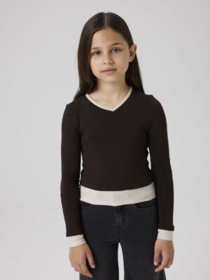 T-shirt marron à manches longues col V Name it fille, toucher doux, coupe slim, jersey extensible, tailles 6-12 ans. Livraison rapide 48h chez Casual Senas.