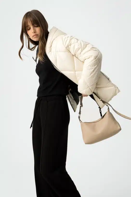 Veste matelassée blanche nacrée à capuche Tiffosi femme, doudoune légère avec poches zippées, en 100% polyamide, coupe féminine. XS à L. Livraison 48h chez Casual Senas, retour gratuit.