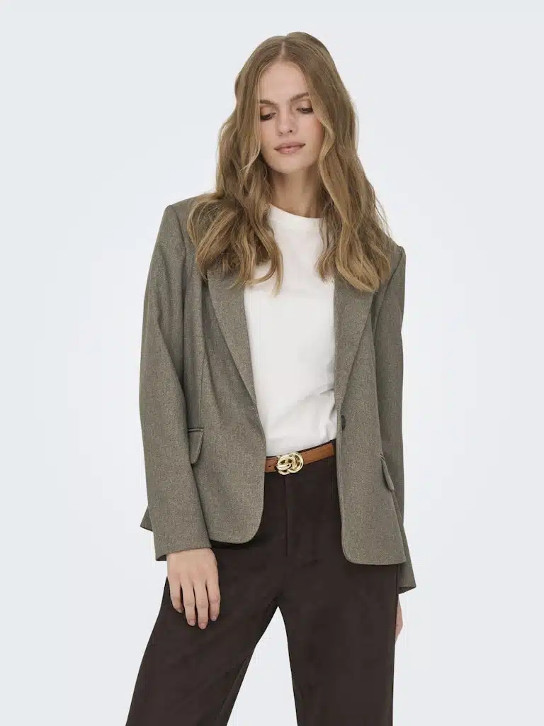 Blazer chic marron JDY femme automne hiver 2025" alt="Blazer marron chic femme JDY à manches longues et col étalé