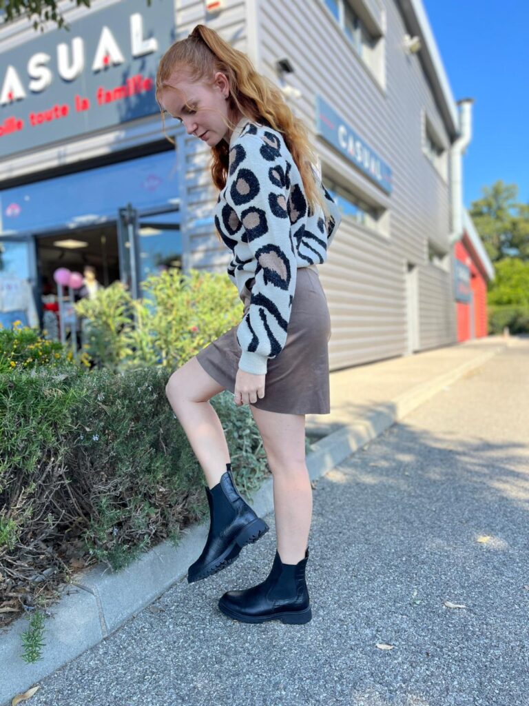 Andréa Dalichoux, Mademoiselle PACA 2018, présente la collection automne hiver 2025 de la boutique de prêt à porter CASUAL SENAS
