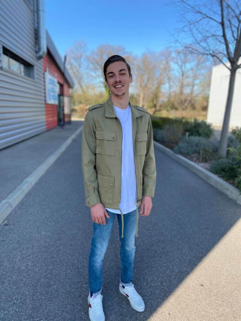 notre stagiare a joué le mannequin pour présenter sa tenue coup de coeur 