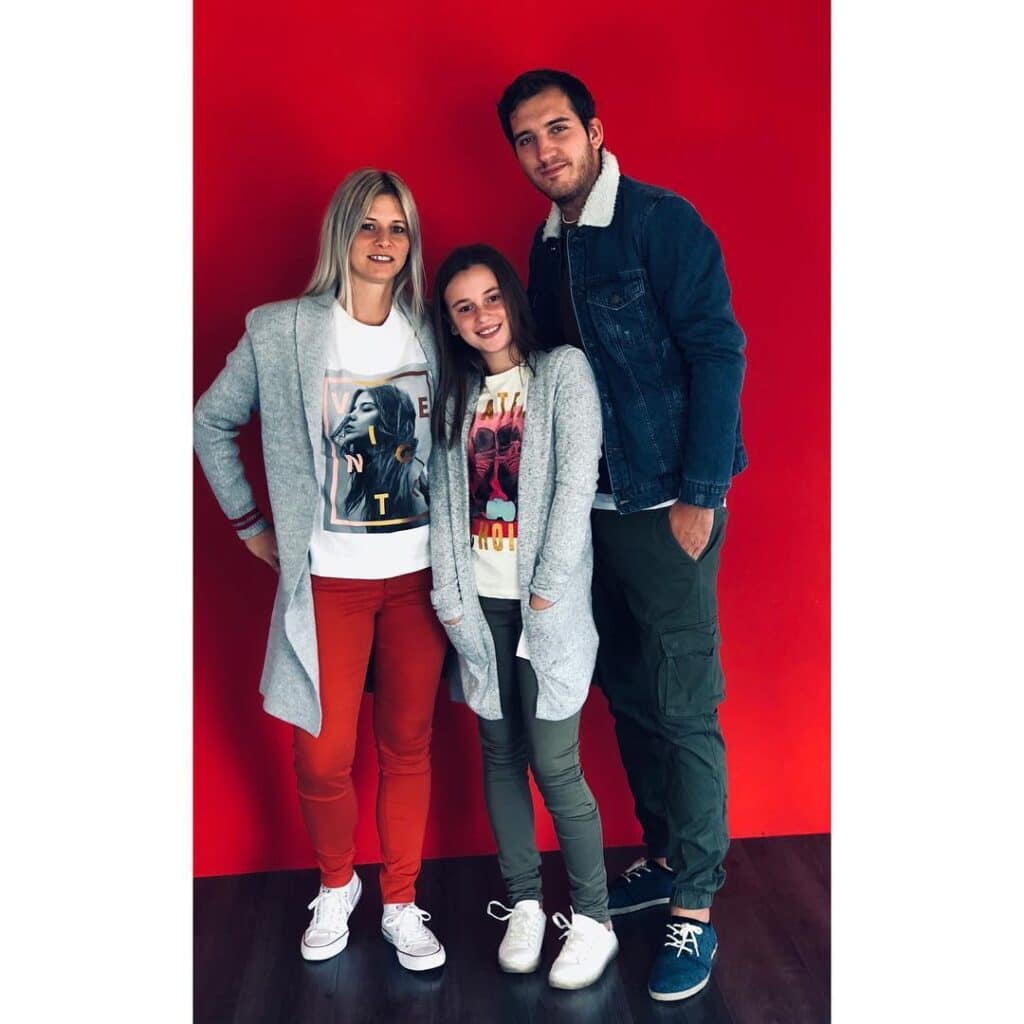 shooting photo en famille dans la boutique casual