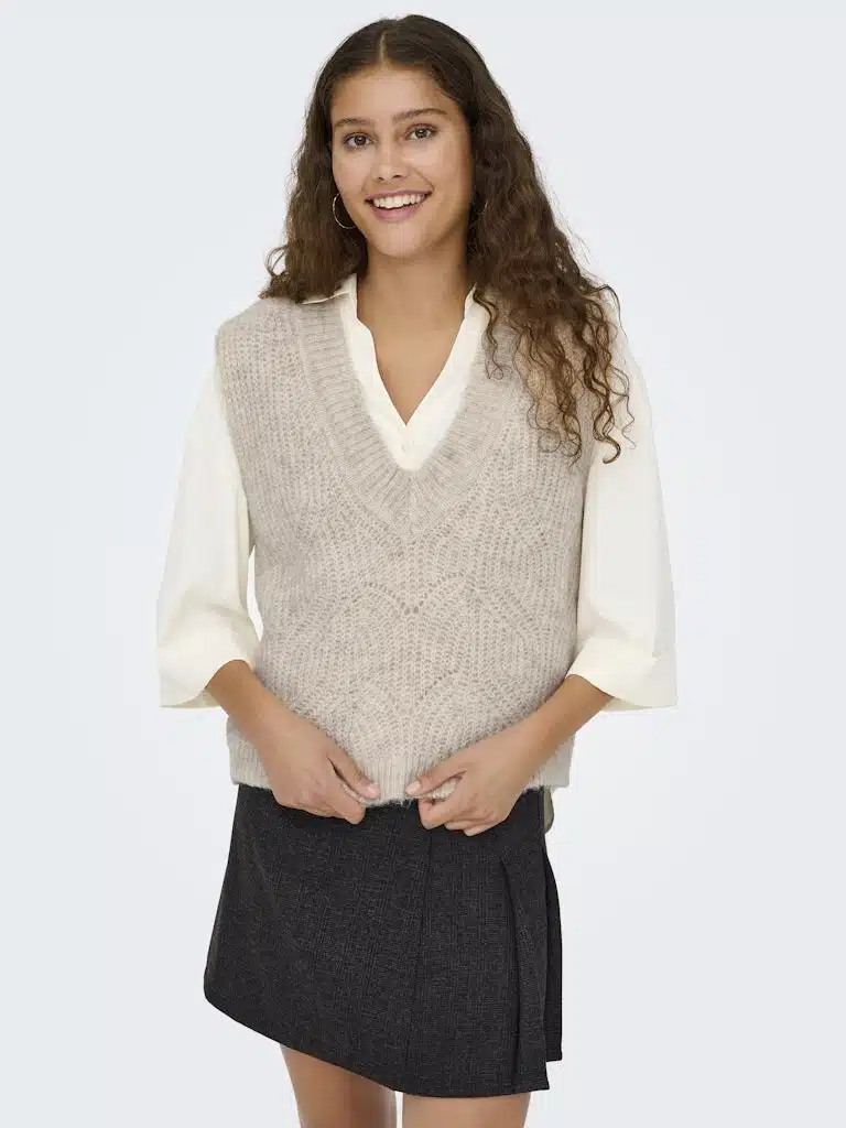 pull sans manches beige femme ONLY col v tricot plat collection printemps 2026 casual senas