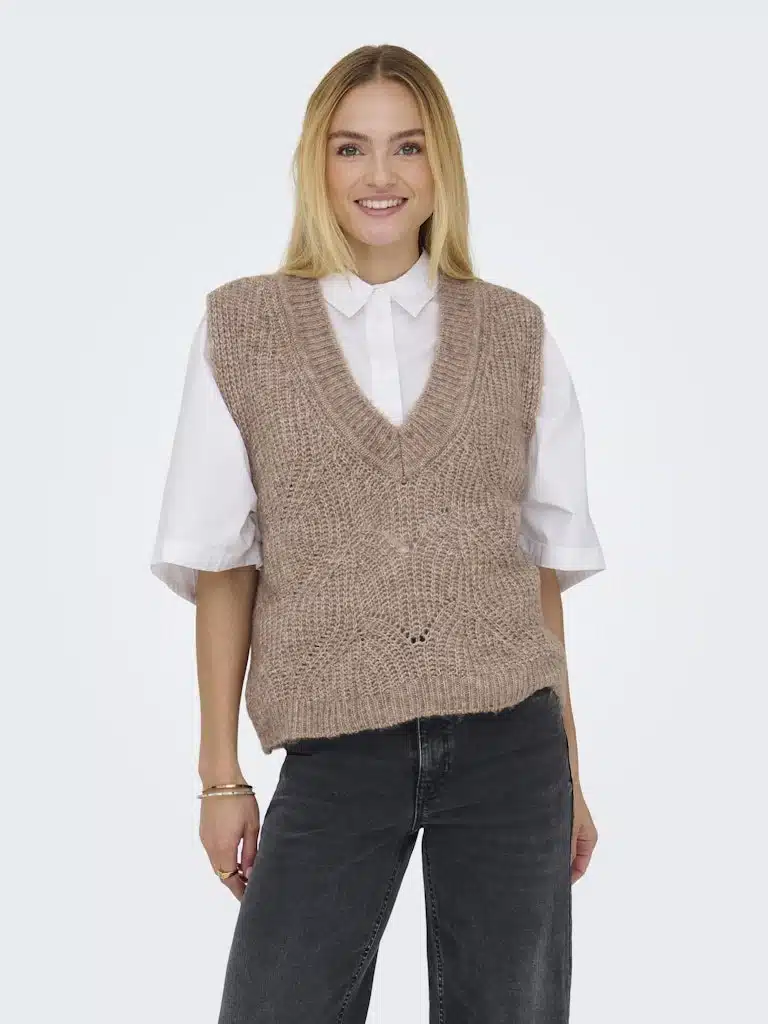 pull-marron-sans-manches-only.jpg