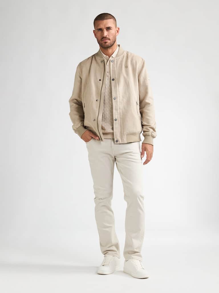 Pantalon 5 poches homme Petrol Industries coloris beige clair seashell, coupe droite straight fit en denim stretch, collection printemps été 2026 boutique Casual Sénas.
