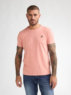 Tee-shirt homme rose corail clair "Light Coral" 100% coton Petrol Industries col rond logo poitrine nouvelle collection printemps été 2026 boutique Casual Sénas.
