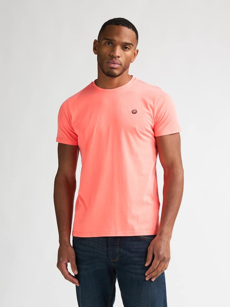 Tee-shirt homme corail vif "Fiery Coral" 100% coton Petrol Industries col rond logo poitrine nouvelle collection printemps été 2026 boutique Casual Sénas.
