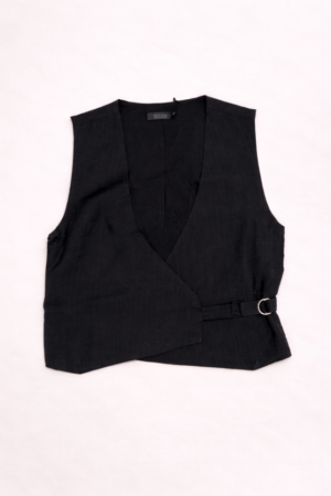 Gilet cache-cœur noir sans manches pour femme Tiffosi KIM1C, fermeture anneau métallique, collection printemps été 2026 boutique Casual Sénas.