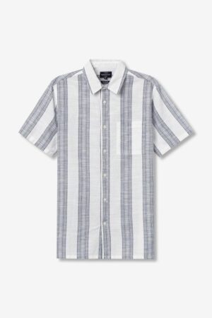 Chemise blanche manches courtes à rayures horizontales bleues Tiffosi modèle MAURITZ, tissu coton gaufré respirant, look estival homme, collection Printemps-Été 2026 boutique Casual Sénas.