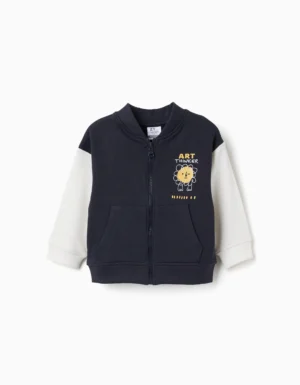 Veste style aviateur pour nouveau-né et petit garçon, coloris bleu azur, motif lion savane, collection enfant printemps été 2026 Zippy. blouson zippé bébé garçon, veste légère enfant 24 mois, vêtement bébé style américain, teddy bleu garçon collection 2026.