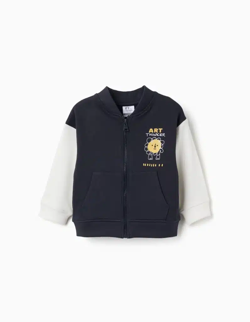 Veste style aviateur pour nouveau-né et petit garçon, coloris bleu azur, motif lion savane, collection enfant printemps été 2026 Zippy. blouson zippé bébé garçon, veste légère enfant 24 mois, vêtement bébé style américain, teddy bleu garçon collection 2026.