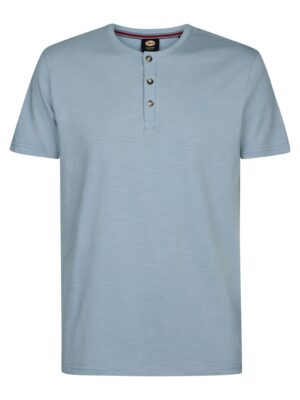 T-shirt homme Petrol Industries bleu marbre à col tunisien trois boutons, 100% coton texturé, collection été 2026 Casual Sénas.