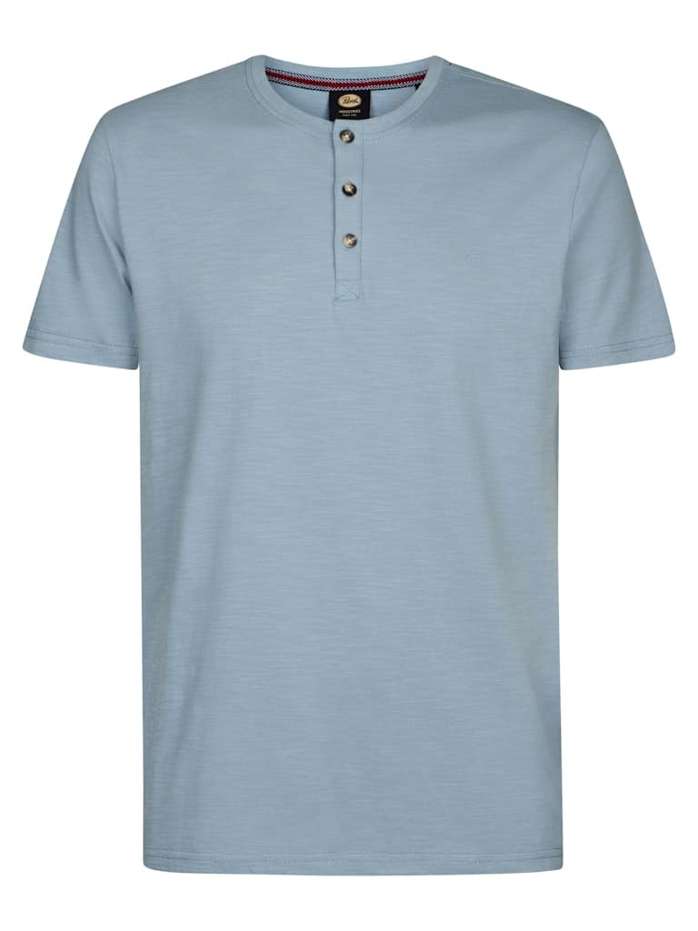 T-shirt homme Petrol Industries bleu marbre à col tunisien trois boutons, 100% coton texturé, collection été 2026 Casual Sénas.