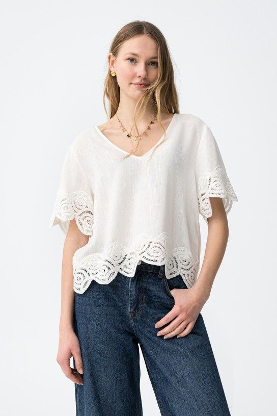 Blouse femme Tiffosi VOLARE blanche avec dentelle et ouverture dos, mélange lin et viscose, collection été 2026 boutique Casual Sénas.