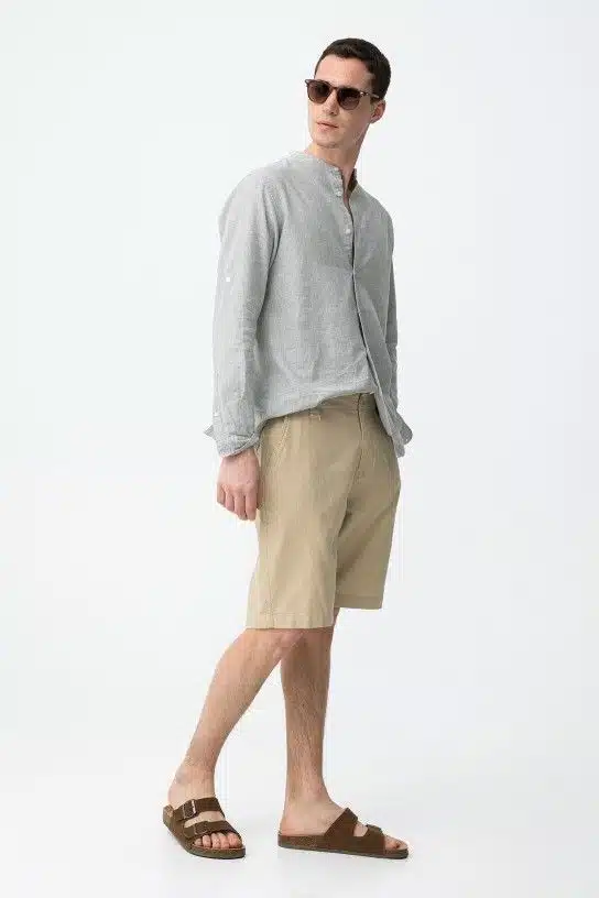 Short homme Tiffosi modèle Hayden coloris beige naturel, mélange coton et lin respirant, coupe ample loose fit, disponible chez Casual Sénas.