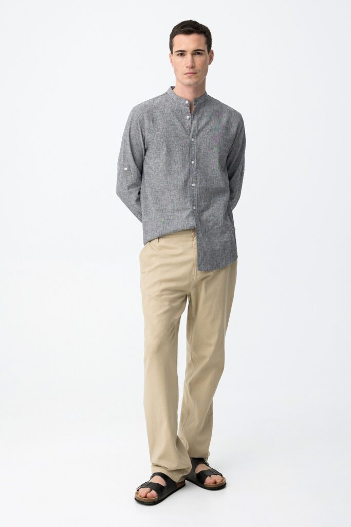 Pantalon chino homme Tiffosi CHINOH95 coloris beige, mélange coton et lin respirant, coupe ample relax fit avec taille élastique, disponible chez Casual Sénas.