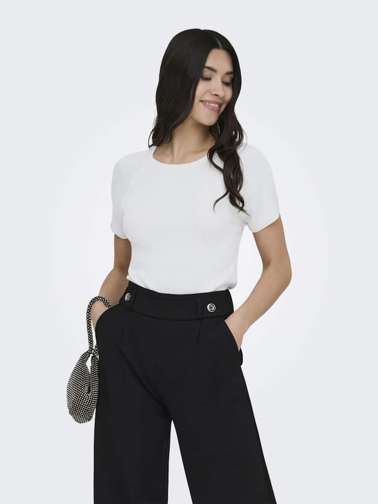T-shirt en maille fine grise avec détails pailletés marque JDY pour femme, coupe ample et manches courtes, disponible chez Casual Sénas.