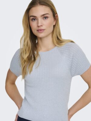 T-shirt en maille fine bleu cachemire avec détails pailletés marque JDY pour femme, coupe ample et manches courtes, disponible chez Casual Sénas.