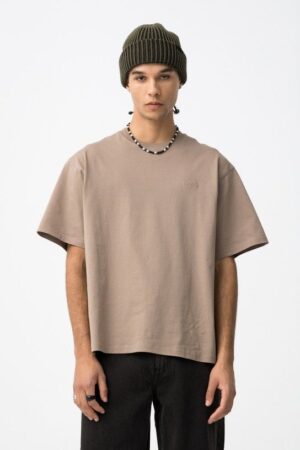 T-shirt beige pour ado garçon avec logo TYCW brodé sur la poitrine, coupe ample Tiffosi, disponible chez Casual Sénas.