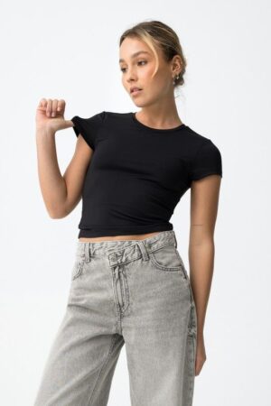 T-shirt noir court femme Tiffosi FOFA1 collection TYW polyamide stretch ajusté Casual Sénas mode urbaine