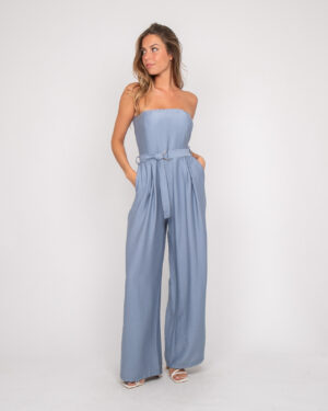Combinaison pantalon bustier bleu doux pour femme, coupe fluide jambes larges avec ceinture, collection EVILIA de chez Dona Lisa, disponible à la boutique Casual Sénas.