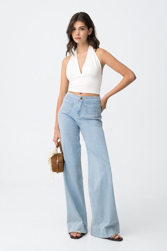 Ce jean tiffosi mia3 bleu clair est le jean large femme tendance 2026 incontournable, offrant une coupe jean wide leg jeune femme avec une taille haute 15-25 ans en denim stretch été, disponible dès maintenant dans votre boutique vêtements 13 préférée pour une mode femme sénas au top.