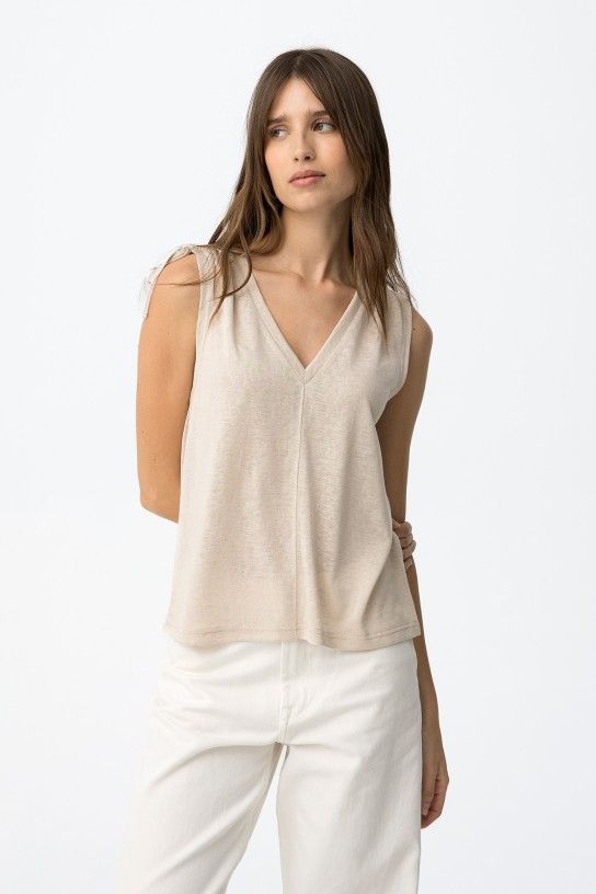 débardeur beige femme col V fluide léger été style minimaliste casual chic en Provence prés de Saint Rémy et Lourmarin