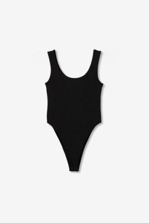 body débardeur noir femme ajusté effet seconde peau silhouette été minimaliste chic