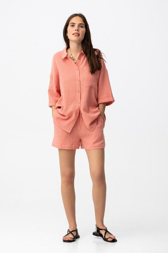 Short femme rose corail en gaze de coton Tiffosi Bambulina, collection printemps-été 2026, disponible chez Casual Sénas.