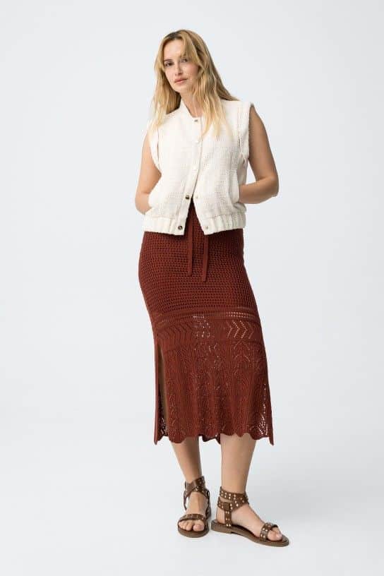 Jupe longue marron pour femme en crochet Tiffosi Rootsb avec fentes latérales et maille ajourée collection printemps-été 2026 boutique Casual Sénas.